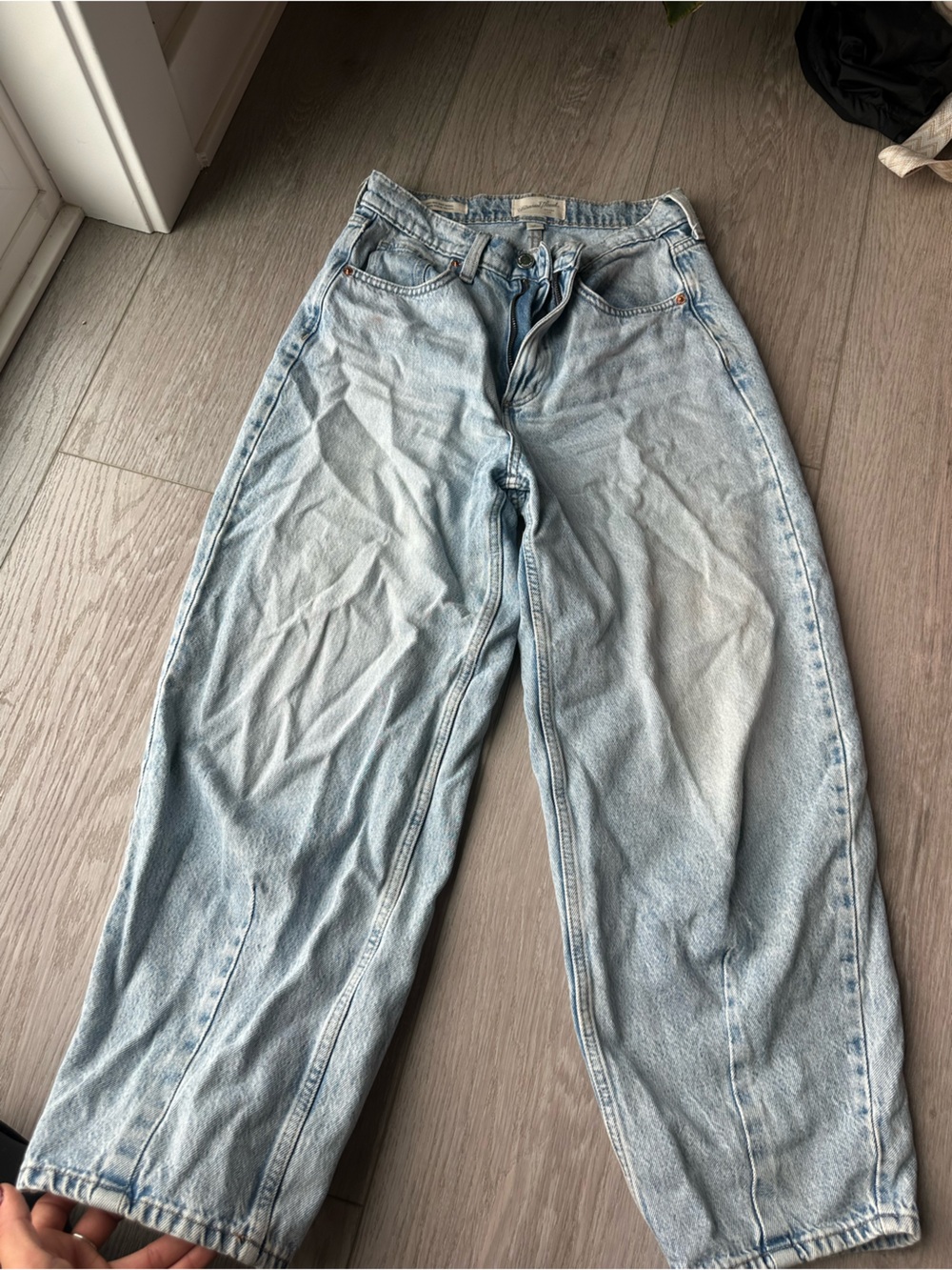 Universal Thread Light Wash Barrel Jeans